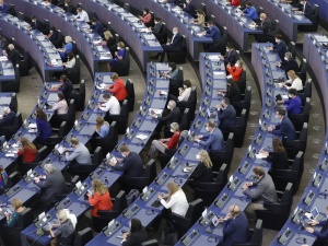 Europarlament przyjął rezolucję uderzającą w Polskę. Jak głosowali polscy europosłowie?
