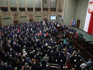 Sejm uchwalił ustawę uszczelniającą ograniczenie handlu w niedziele. Jest komentarz szefa „Solidarności”