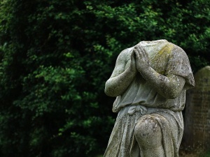 Prawy sierpowy: Kto inspiruje terrorystów atakujących krzyże i kościoły?