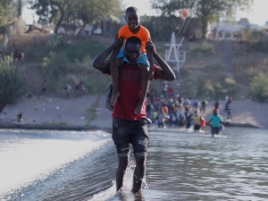 Ponad 10 tys. migrantów koczuje na granicy USA z Meksykiem. Grozi im katastrofa humanitarna