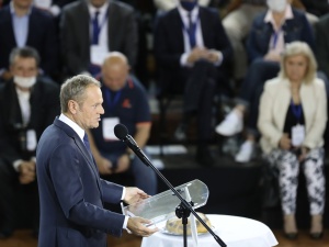 Rzecznik PiS o propozycji Tuska ws. konstytucji: Władze PiS zajmą się tematem