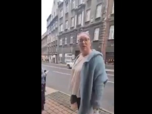[VIDEO] Wypier****j z Bielska. Marta Lempart przywitana w Bielsku-Białej własnym hasłem