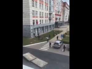 [VIDEO] Rosja: Strzelanina na terenie uniwersytetu w Permie. Liczba zabitych wzrosła do ośmiu
