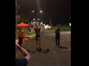 Blisko 68 godzin morderczego wysiłku. Robert Karaś z rekordem świata na dystansie pięciokrotnego Ironmana [WIDEO]