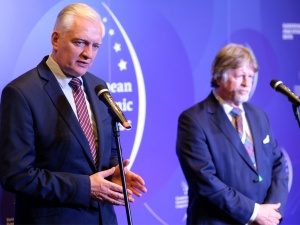 Gowin zorganizował konferencję ws. sobotniej propozycji Tuska. Jesteśmy gotowi do współpracy