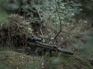 [FOTO] Ich umundurowanie i wyposażenie.... Niepokojący komunikat Straży Granicznej ws. nieproszonych gości na granicy polsko-białoruskiej