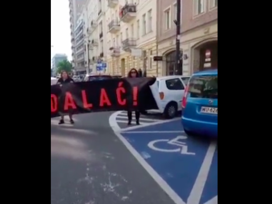[WIDEO] Aktywistki z hasłem „wyp****alać” zablokowały ciężarówkę pro-life. Mocne komentarze internautów