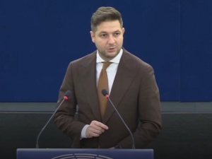 „Polska powinna wysłać do TSUE wniosek o kary dla Czech za korupcję”. Patryk Jaki nie przebierał w słowach