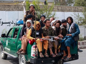 Afganistan. Talibowie powiesili ciało człowieka na dźwigu w mieście Herat