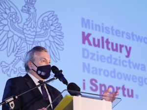 Min. Gliński gratuluje Otylii Jędrzejczak i Januszowi Pyciakowi-Peciakowi