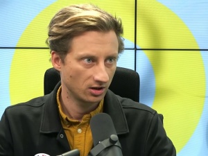 Może niech ich wezmą pod swój dach pożyteczni idioci, którzy ganiali jak potłuczeni wzdłuż granicy?