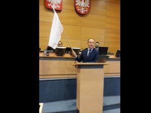 [video] Spięcie na sesji Sejmiku Małopolskiego ws. znieważenia polskiej flagi. Marszałek atakuje... przedstawicielkę Solidarnej Polski