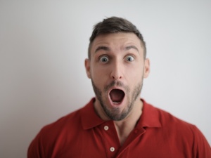 Uuu... To nieprawdziwa informacja. Poseł PO kontra Wyborcza, Onet, RP.pl, Interia...