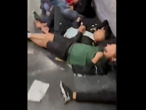 Kryzys humanitarny wywołany przez Łukaszenkę. Imigranci koczują na lotnisku. Białoruski dziennikarz publikuje film [VIDEO]