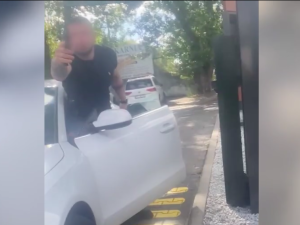 Szokujące sceny pod McDonaldem w Poznaniu. Kierowca groził bronią rowerzyście