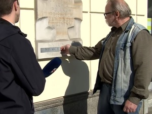 Bohater Solidarności zaklejał słowo hitlerowcy słowem Niemcy. Wyborcza grozi prokuratorem
