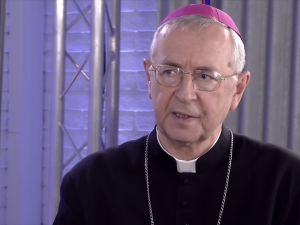 Przewodniczący KEP: Prawo i obowiązek obrony granic państwowych daje się pogodzić z niesieniem pomocy ludziom