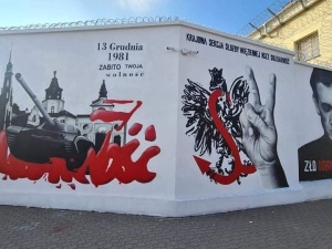 W Siedlcach powstał mural upamiętniający 40. rocznicę wprowadzenia stanu wojennego