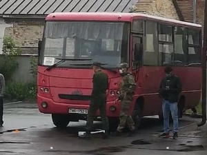 [video] Docierają do Mińska samolotami, koczują na ulicach. Tak wygląda przyjazd migrantów na Białoruś