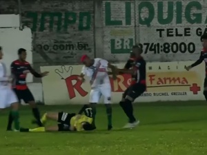 [video] Scena jak w horrorze! Zawodnik brutalnie zaatakował sędziego; odpowie za próbę zabójstwa