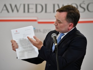 Ziobro przypomina stanowisko Tuska z 2010 r. ws. prawa unijnego i TK. Żeby przypomnieć panu premierowi to...