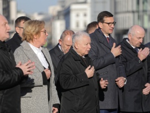 Warszawa: Politycy PiS uczcili pamięć ofiar katastrofy smoleńskiej