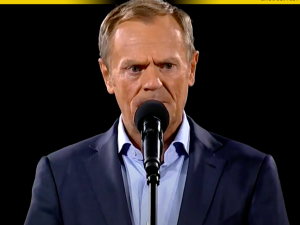 „Pseudo trybunał, grupa przebierańców”. Tusk grzmi na manifestacji w Warszawie