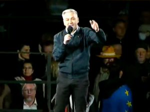„Gdyby Lech Kaczyński żył, to wstydziłby się za swojego brata. Stałby tutaj z nami”. Szokujące słowa Biedronia [WIDEO]