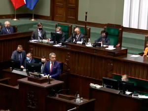 Gawkowski zażądał od posłów… „odśpiewania hymnu UE”. Takiej odpowiedzi marszałek Sejmu się nie spodziewał! [WIDEO]