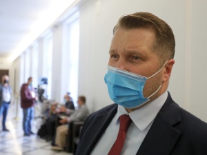 Biuro poselskie P. Czarnka obrzucone farbą, pomidorami i jajkami. Jest reakcja ministra