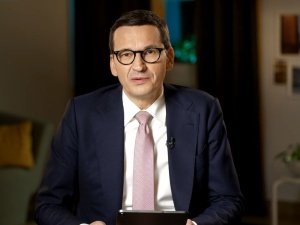 Jeśli UE wstrzyma środki dla Polski, czy nie należy pozwolić na zalanie Zachodniej Europy falą uchodźców? Premier odpowiada
