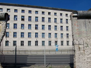 Prawy Sierpowy: Opozycja murem okrążona, w murze zaklęta!