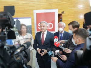 Biedroń i Barley: KE rozpocznie nową procedurę wobec Polski za naruszenie prawa unijnego