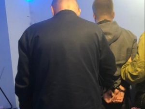 Domniemany sprawca opiłowania Krzyża zatrzymany. Na jego profilu... słowa Nitrasa o opiłowywaniu katolików