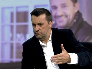 Czerwoni zdrajcy (...) chorobotwórczy wrzód. Gadowski nie przebiera w słowach
