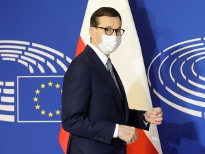 Politico: Brudna prawda o walce UE z Polską. „Jest nie do wygrania”