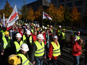 Czy warto dla lokalnego sporu stawiać na szali naszą przyszłość?. Solidarność wręczyła petycje czeskiemu ambasadorowi