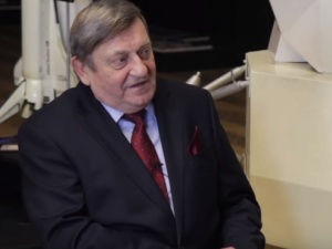„Policjanci wypatrzyli samochód jadący zygzakiem”. Gen. Mirosław Hermaszewski zatrzymany za jazdę po pijanemu