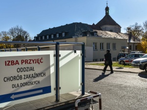Ministerstwo Zdrowia: W szpitalach jest coraz więcej chorych na COVID-19