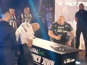Artur „Waluś” Walczak w stanie krytycznym po brutalnym nokaucie. Nowe informacje