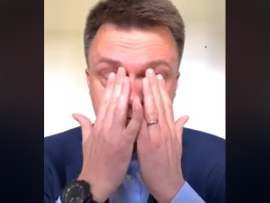 Szymonowi Hołowni serce krwawi z powodu planów budowy muru na granicy polsko-białoruskiej? [VIDEO]