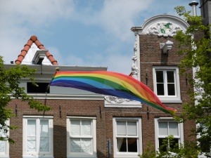 Kolejne absurdy LGBT w Holandii. Dodatkowy urlop dla pracowników chcących zmienić płeć