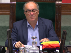 Czarzasty wywiesił tęczową flagę w Sejmie. Posłowie zbierają podpisy nad odwołaniem go ze stanowiska