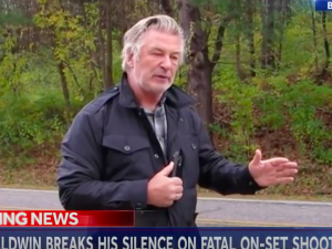 Alec Baldwin przerywa milczenie ws. tragedii na planie filmu „Rust”