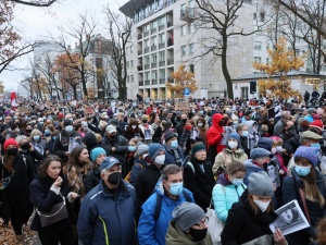 Szokujące sceny podczas marszu „dla Izy z Pszczyny”. „Je**ć PiS”, „Kto nie skacze ten…” [WIDEO]
