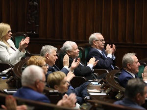 Duża przewaga PiS nad resztą stawki. Zobacz najnowszy sondaż