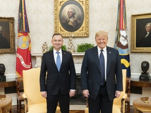 Donald Trump otrzyma odznaczenie od polskiego prezydenta? Poseł Solidarnej Polski złożył wniosek