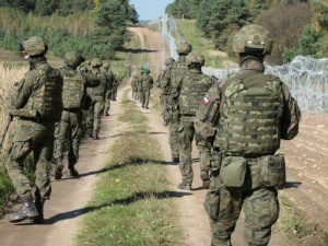 „W chwilach próby to oni chronią Polaków”. Premier podziękował funkcjonariuszom służb mundurowych