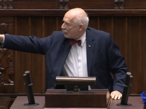 [video] „Zamiast pomóc Łukaszence, żeście go gnębili!” Korwin-Mikke grzmi z mównicy sejmowej