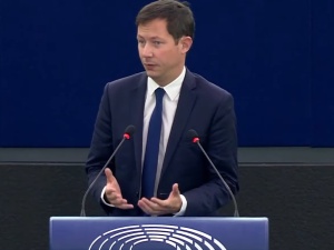 Francuski eurodeputowany: „Jeśli nie pomożemy Polsce, to nie będziemy mieli przyszłości. Polska broni całej Europy”